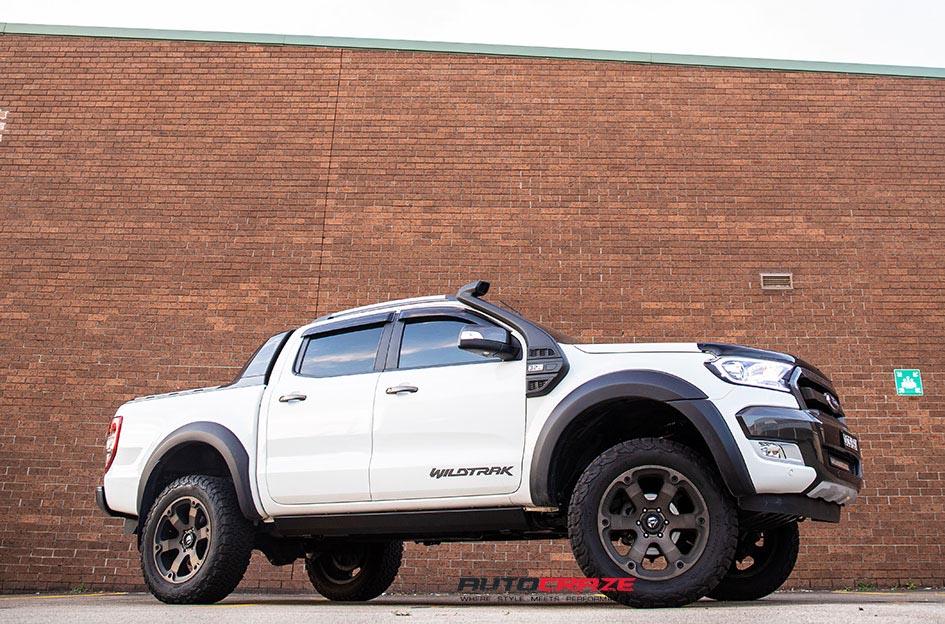 FORD RANGER BEAST BLACK MACHINED WITH DARK TINT